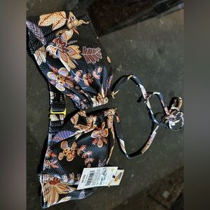 Women’s size small bikini top